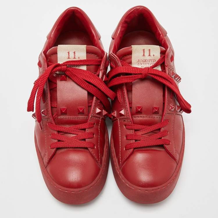 مملوكة مسبقًا Valentino Red Leather Rockstud Untitled Sneakers Size 37