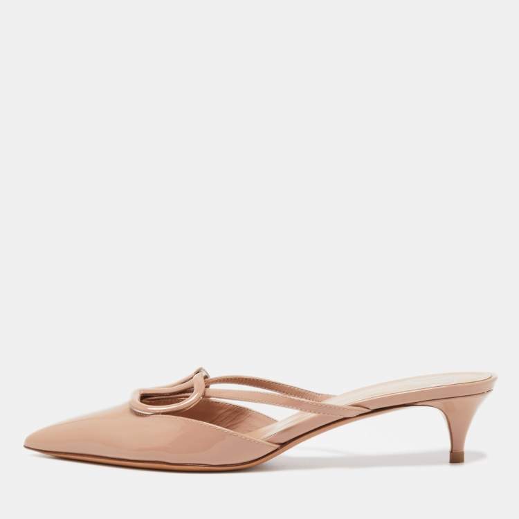 Pre Owned Valentino Beige Patent Leather Escape V logo Pointed Toe Mules Size 35