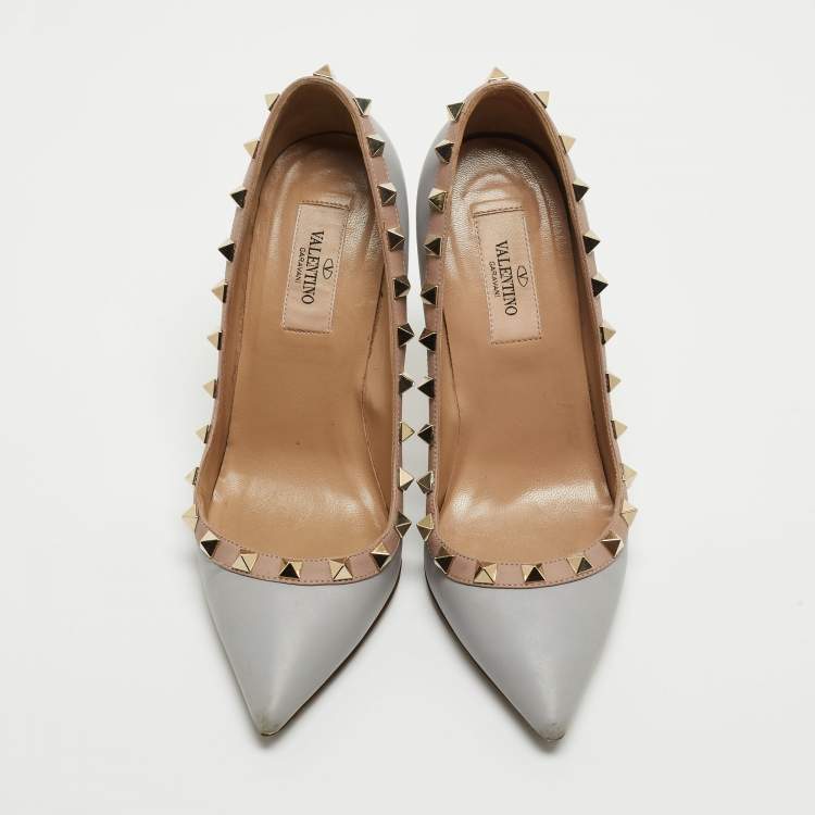 Pre Owned Valentino Grey/Beige Leather Rockstud Pointed Toe Pumps Size 35