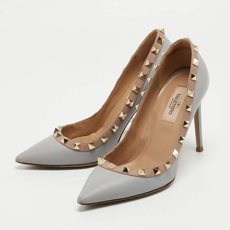 Pre Owned Valentino Grey/Beige Leather Rockstud Pointed Toe Pumps Size 35