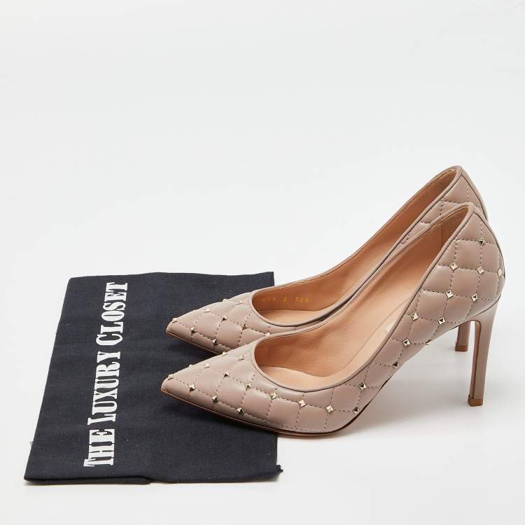 Pre Owned Valentino Beige Quilted Leather Rockstud Embellished Pointed Toe Pumps Size 35.5