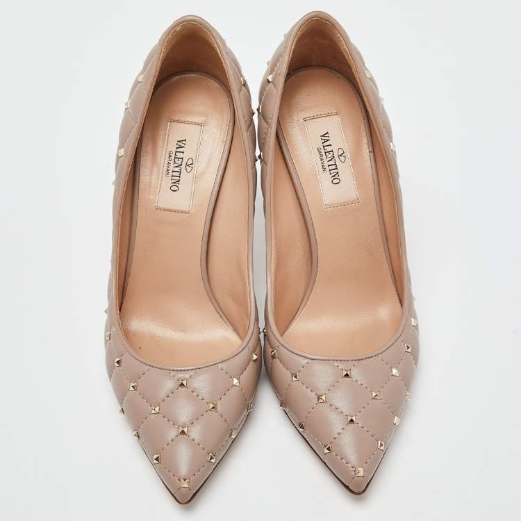 Pre Owned Valentino Beige Quilted Leather Rockstud Embellished Pointed Toe Pumps Size 35.5