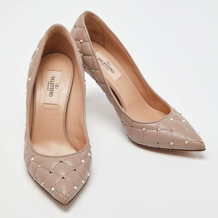 Pre Owned Valentino Beige Quilted Leather Rockstud Embellished Pointed Toe Pumps Size 35.5