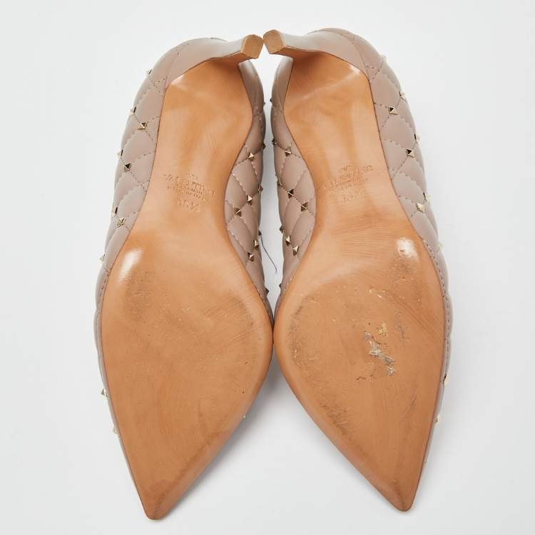 Pre Owned Valentino Beige Quilted Leather Rockstud Embellished Pointed Toe Pumps Size 35.5