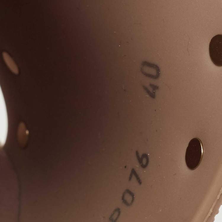 Pre Owned Valentino Beige Rubber Rockstud Slide Flats Size 40