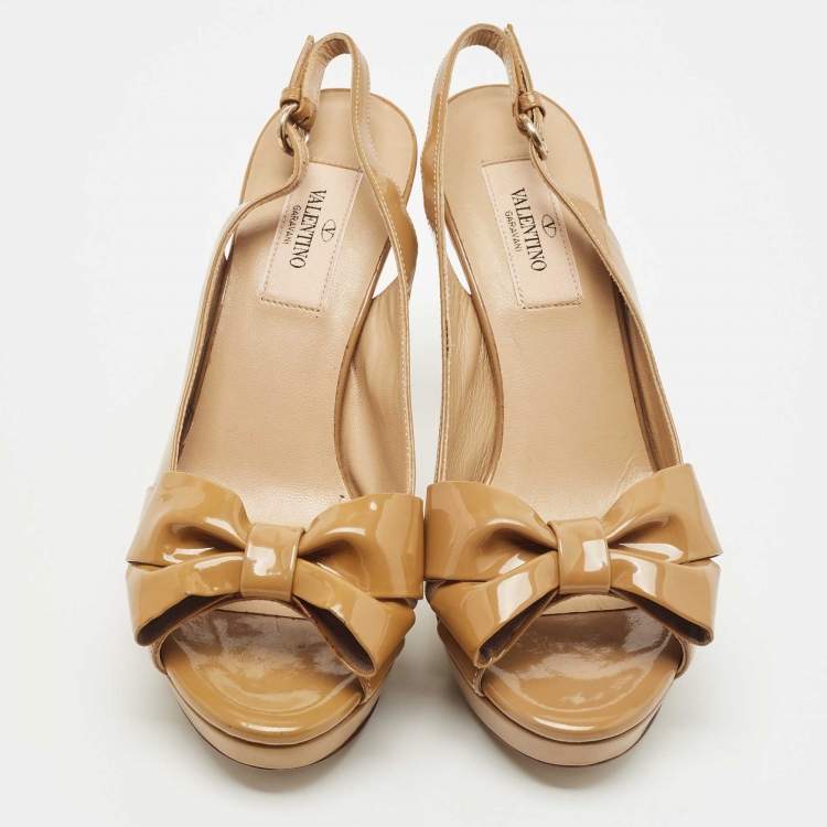 Pre Owned Valentino Beige Patent Leather Bow Platform Slingback Sandals Size 36