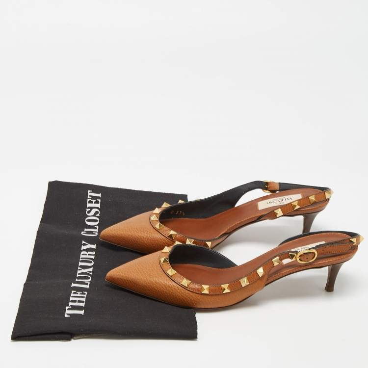مملوكة مسبقًا Valentino Brown Leather Rockstud Slingback Pumps Size 37.5