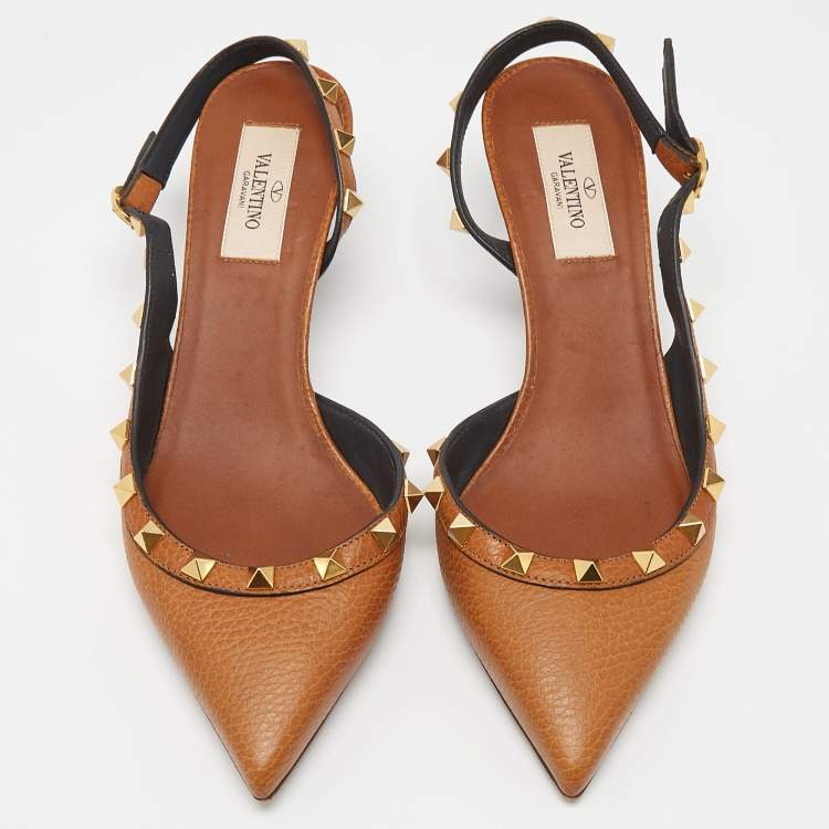 مملوكة مسبقًا Valentino Brown Leather Rockstud Slingback Pumps Size 37.5