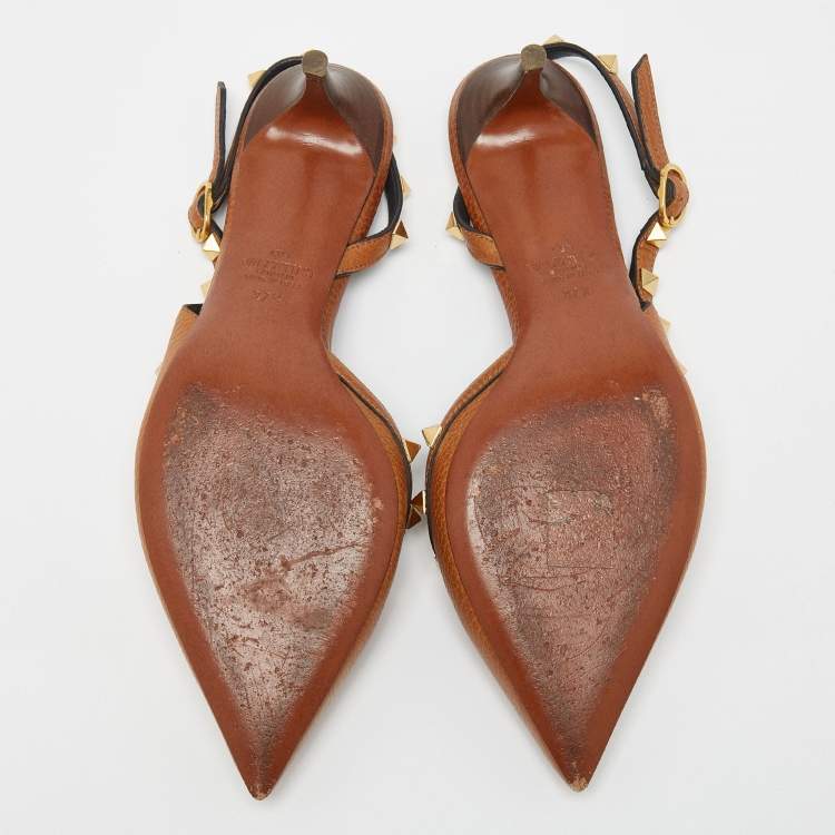مملوكة مسبقًا Valentino Brown Leather Rockstud Slingback Pumps Size 37.5