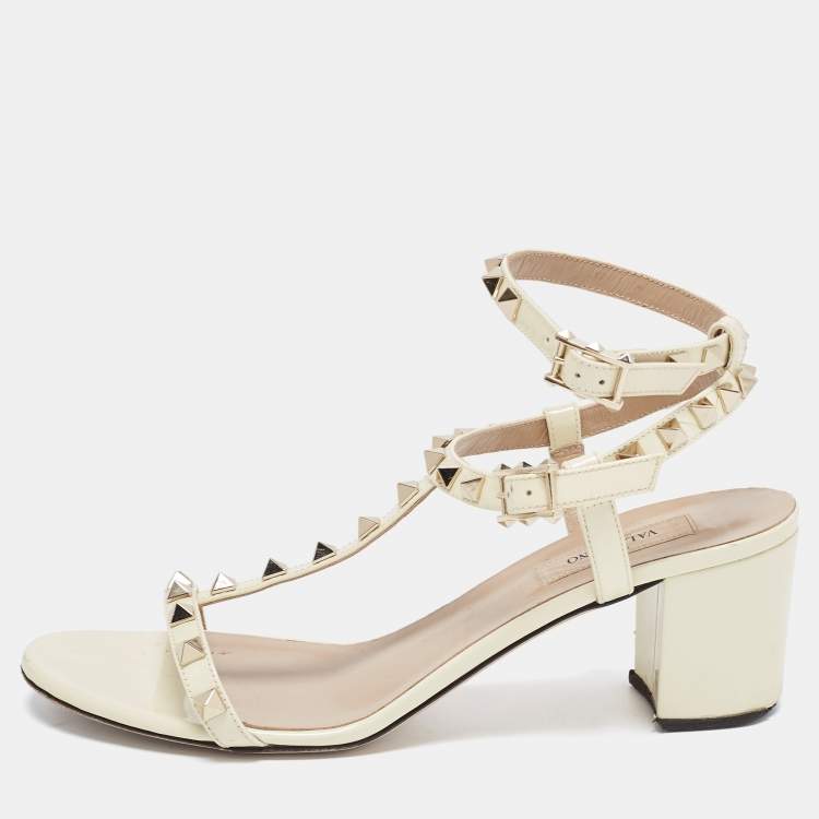 Pre Owned Valentino Cream Patent Leather Rockstud Sandals Size 39