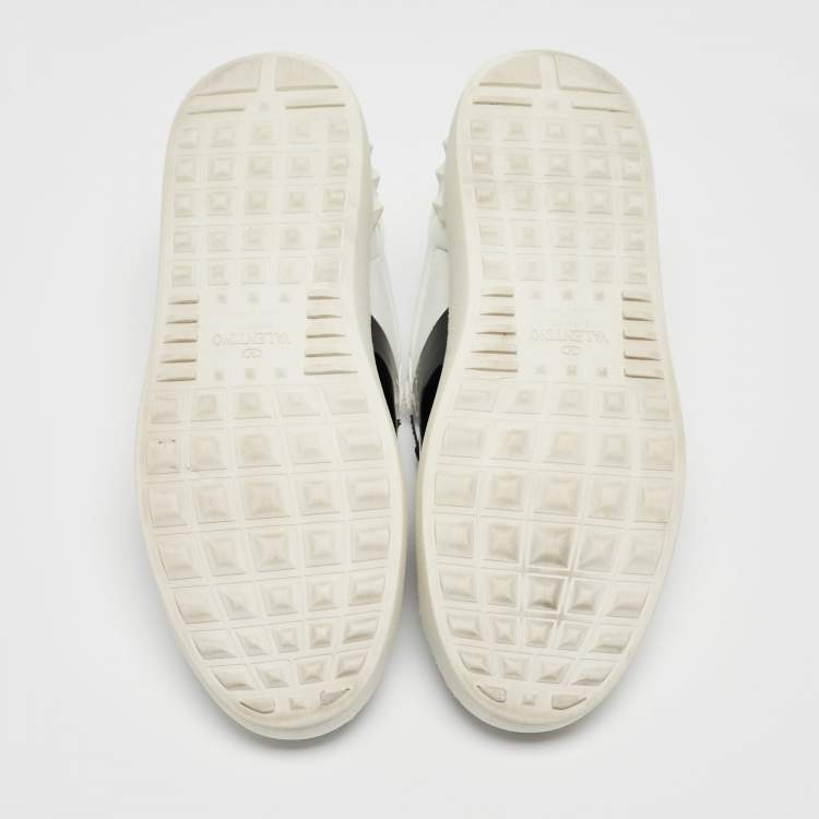 Pre Owned Valentino White/Black Leather Rockstud Low Top Sneakers Size 38