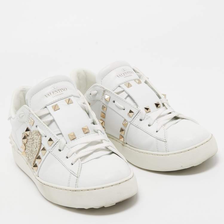 Pre Owned Valentino White Leather Heart Applique Rockstud Low Top Sneakers Size 39