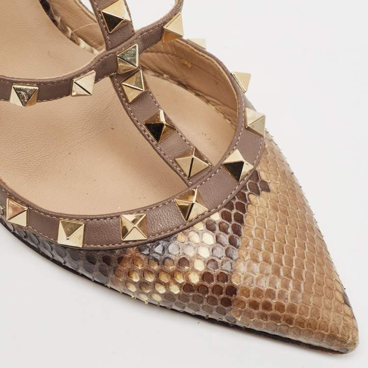 مملوكة مسبقًا Valentino Two Tone Snakeskin Rockstud Ankle Strap Pumps Size 37.5