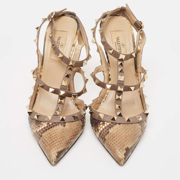 مملوكة مسبقًا Valentino Two Tone Snakeskin Rockstud Ankle Strap Pumps Size 37.5