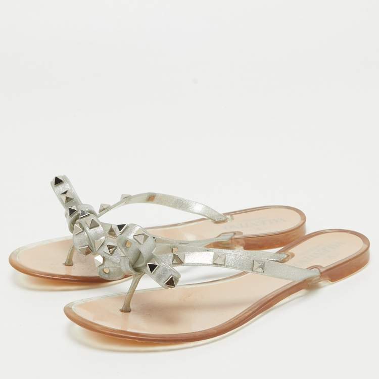 Pre Owned Valentino Silver Glitter Rubber Bow Rockstud Thong Flats Size 36