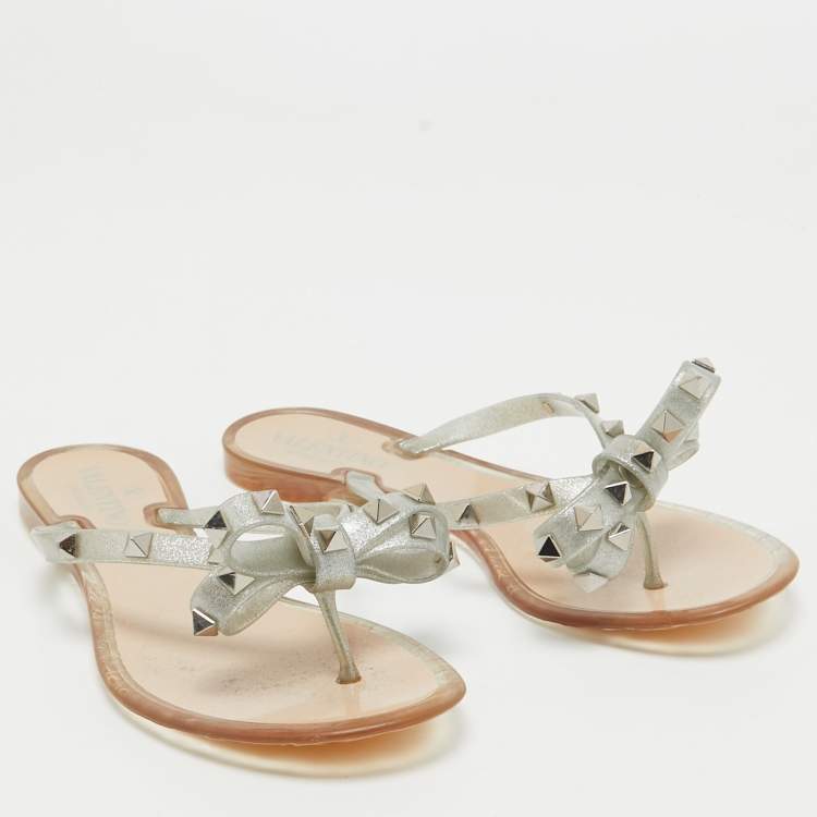 Pre Owned Valentino Silver Glitter Rubber Bow Rockstud Thong Flats Size 36