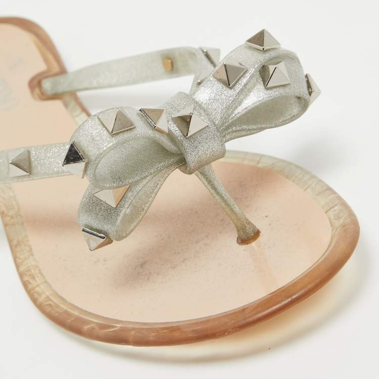 Pre Owned Valentino Silver Glitter Rubber Bow Rockstud Thong Flats Size 36