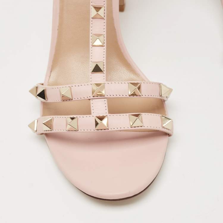 مملوكة مسبقًا Valentino Pink Leather Rockstud Strappy Block Heel Sandals Size 39