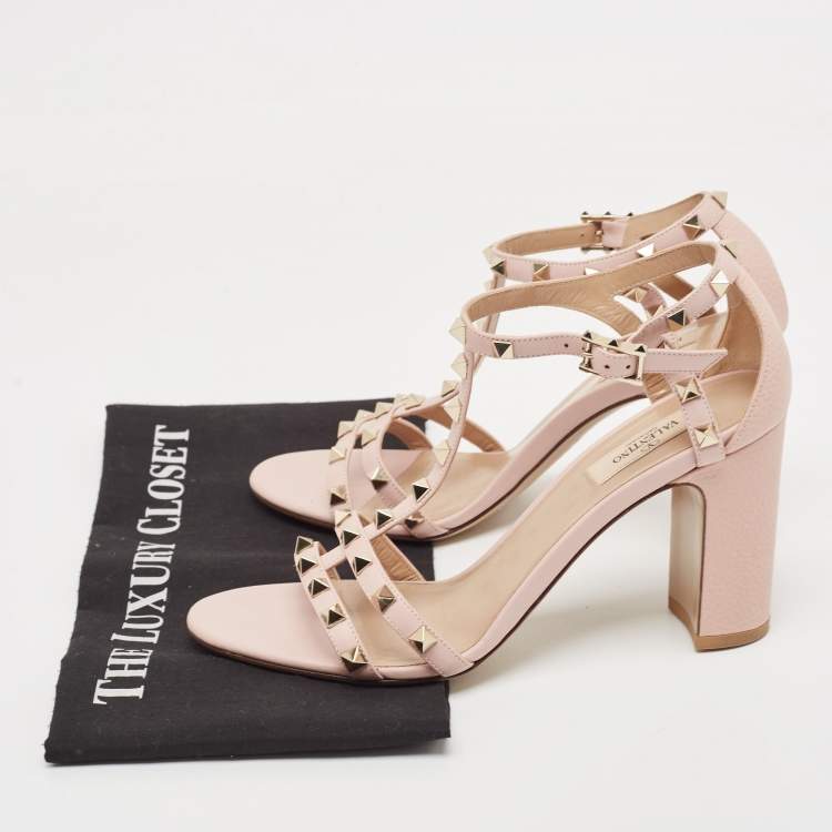 مملوكة مسبقًا Valentino Pink Leather Rockstud Strappy Block Heel Sandals Size 39