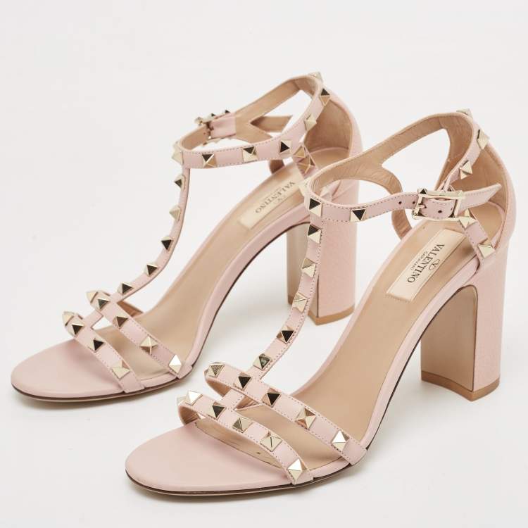 مملوكة مسبقًا Valentino Pink Leather Rockstud Strappy Block Heel Sandals Size 39