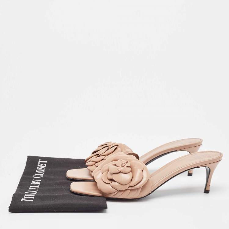 Pre Owned Valentino Beige Leather Floral Slides Size 40