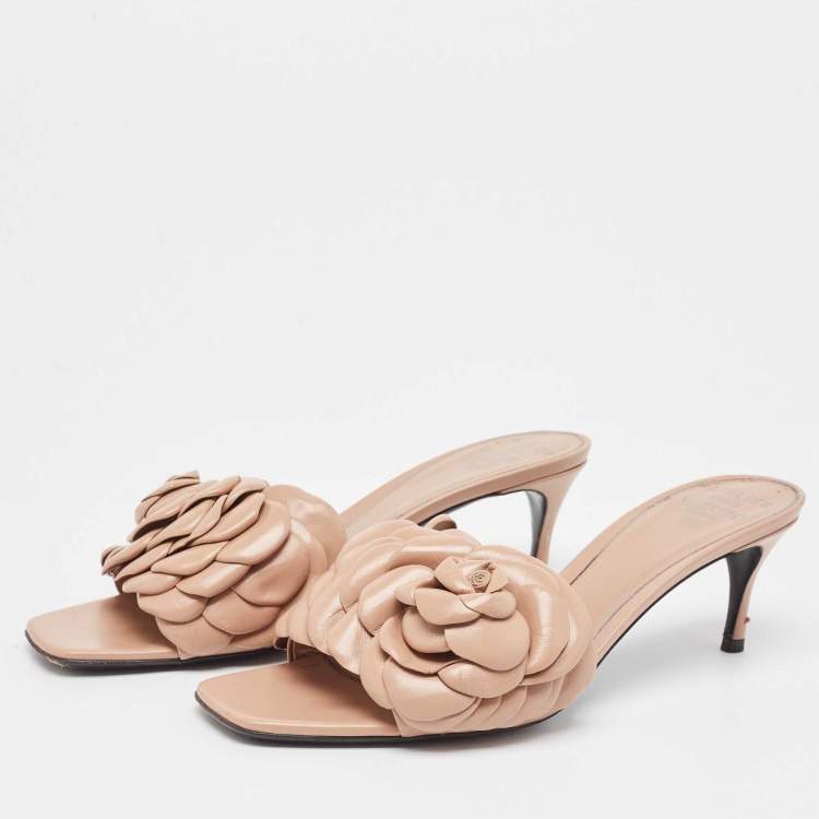 Pre Owned Valentino Beige Leather Floral Slides Size 40
