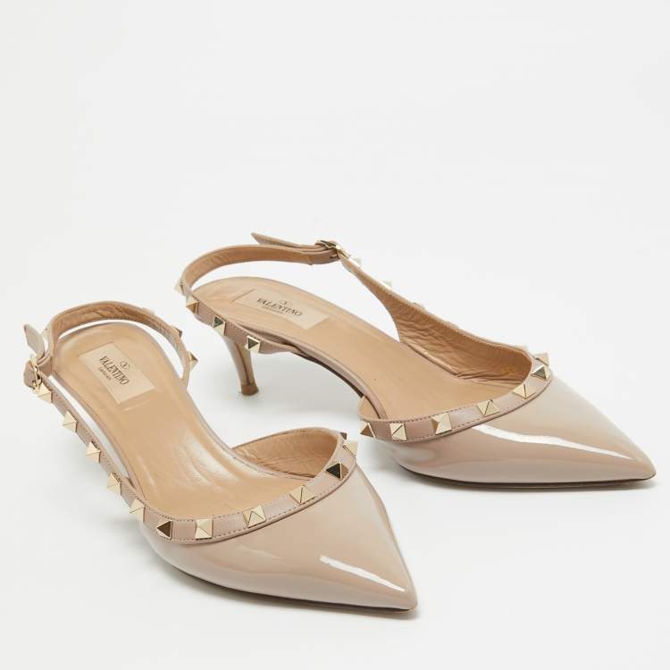 Pre Owned Valentino Beige Patent and Leather Rockstud Slingback Pumps  Size 40