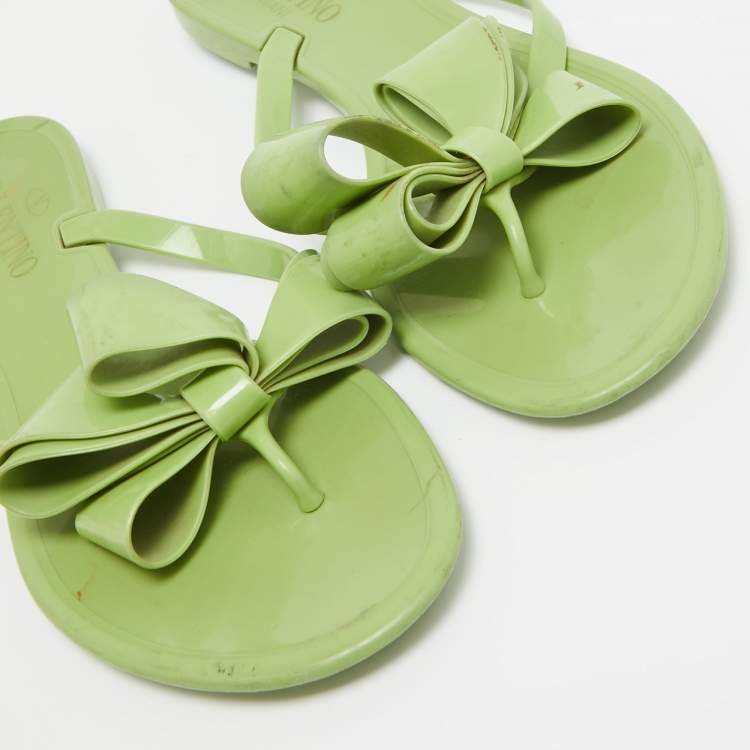 Pre Owned Valentino Green Rubber  Rockstud Bow Thong Flat Slides  Size 38
