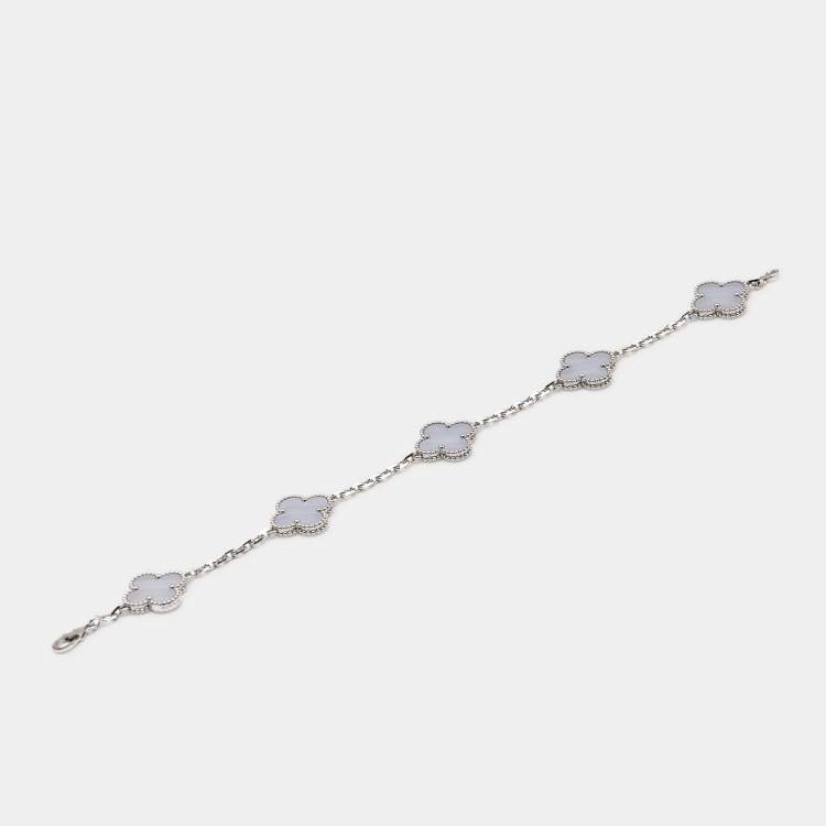 Pre Owned Van Cleef & Arpels Vintage Alhambra Chalcedony 5 Motif 18k White Gold Station Bracelet