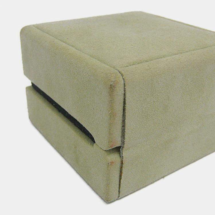 Pre Owned Van Cleef & Arpels Butterfly Sweet Alhambra 18K Yellow Gold, Mother of Pearl Bracelet