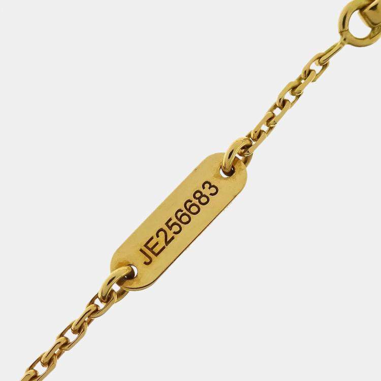 مملوكة مسبقًا Van Cleef & Arpels Vintage Alhambra 18K Yellow Gold Onyx Pendant Necklace