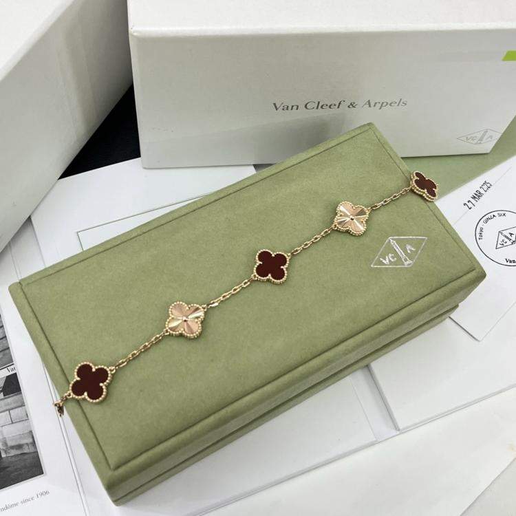 Pre Owned Van Cleef & Arpels Alhambra Five Motif Bracelet Carnelian