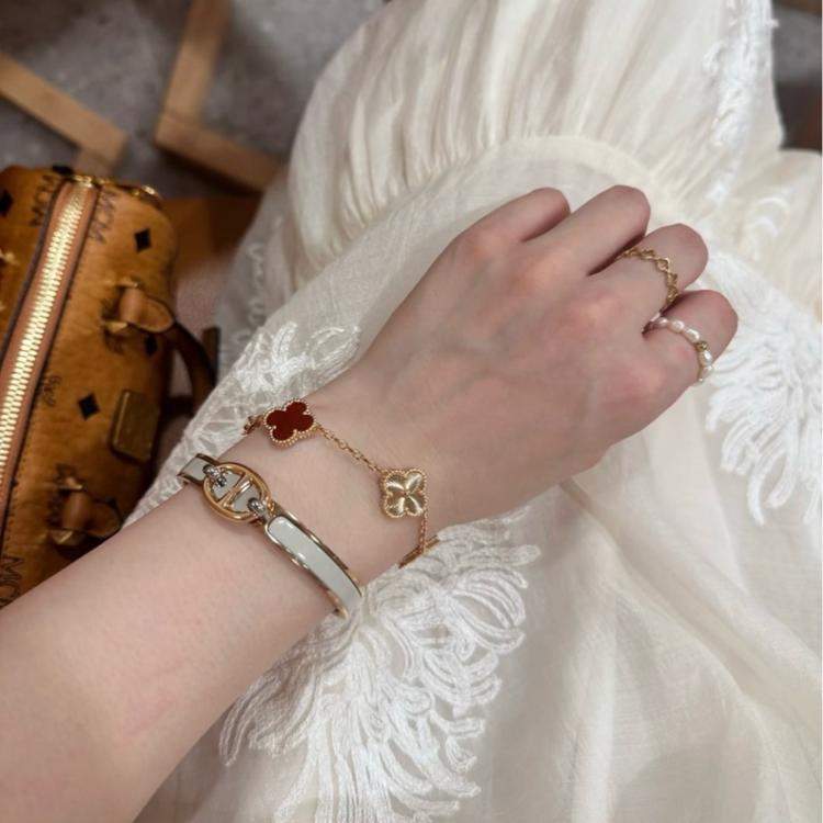 Pre Owned Van Cleef & Arpels Alhambra Five Motif Bracelet Carnelian