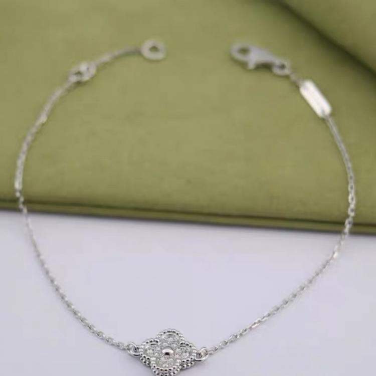 Pre Owned Van Cleef & Arpels Single-motif diamond white gold bracelet small size