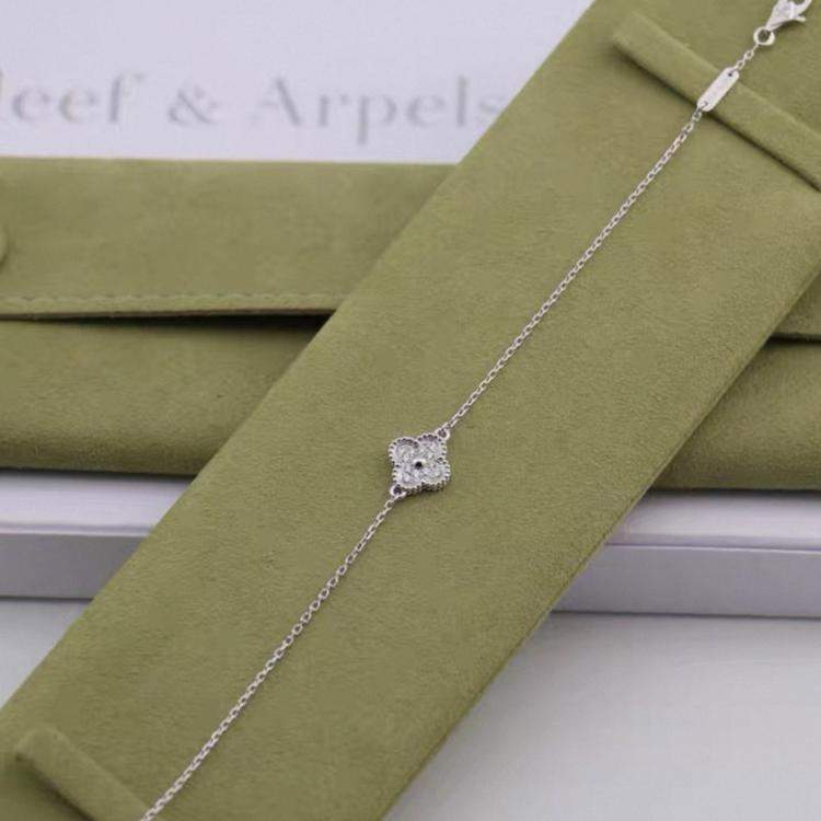 Pre Owned Van Cleef & Arpels Single-motif diamond white gold bracelet small size