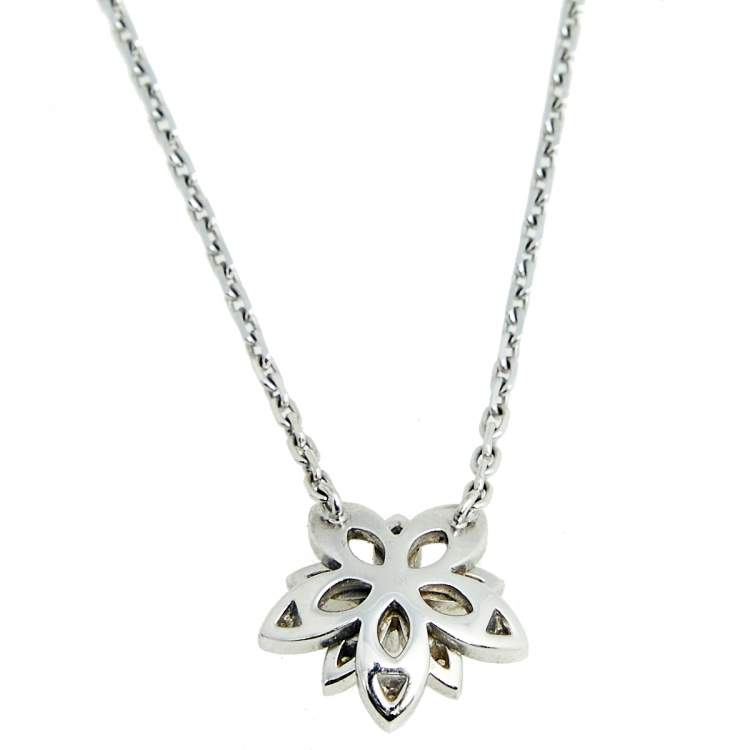 مملوكة مسبقًا Van Cleef & Arpels Lotus Diamond 18k White Gold Openwork Mini Model Pendant Necklace 