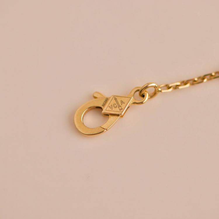 مملوكة مسبقًا Van Cleef & Arpels Onyx Vintage Alhambra Pendant