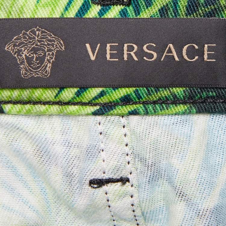مملوكة مسبقًا Versace Green Jungle Print Denim Mini Skirt M