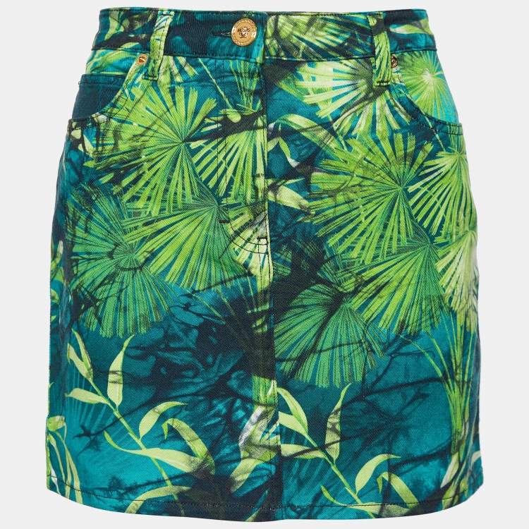 مملوكة مسبقًا Versace Green Jungle Print Denim Mini Skirt M