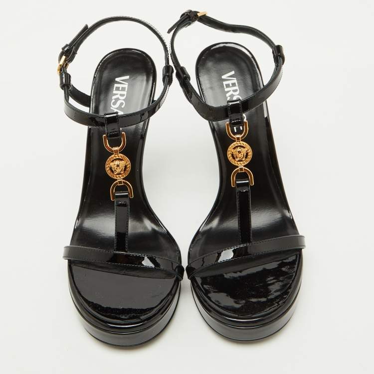 مملوكة مسبقًا Versace Black Patent Leather Medusa'95 Platform T-Strap Sandals Size 37.5