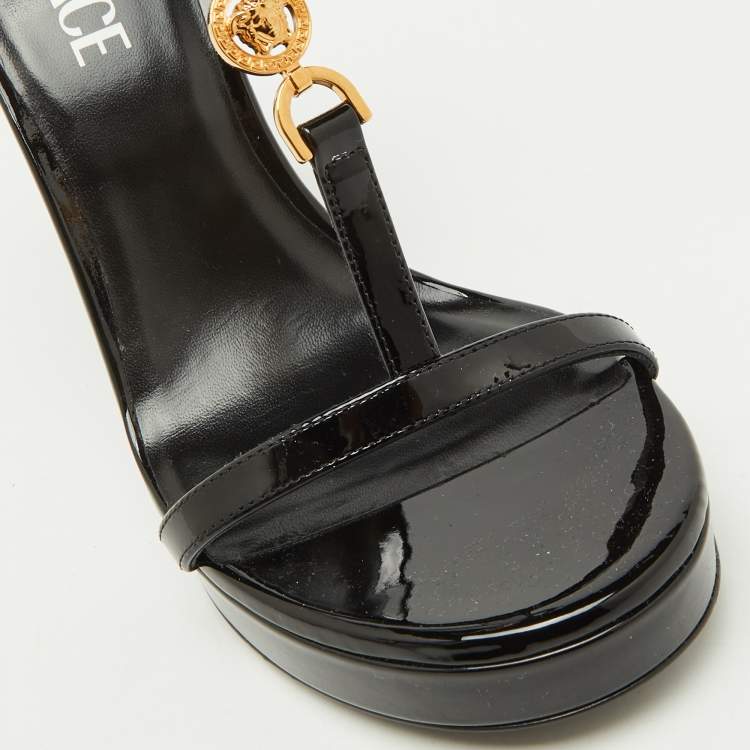مملوكة مسبقًا Versace Black Patent Leather Medusa'95 Platform T-Strap Sandals Size 37.5