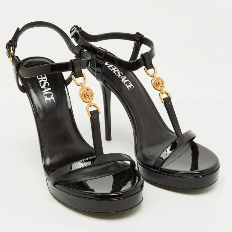مملوكة مسبقًا Versace Black Patent Leather Medusa'95 Platform T-Strap Sandals Size 37.5