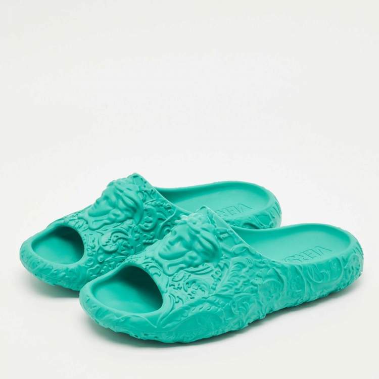 Pre Owned Versace Blue Rubber Medusa Embossed Pool Slides Size 39