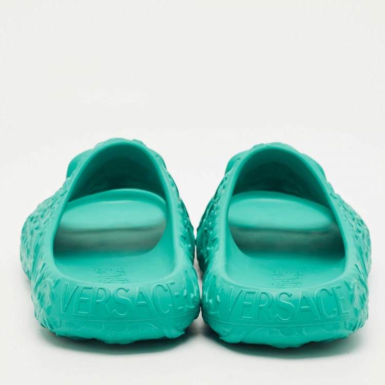 Pre Owned Versace Blue Rubber Medusa Embossed Pool Slides Size 39