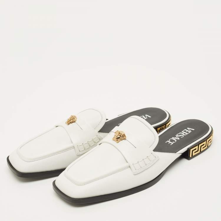 Pre Owned Versace La Medusa Size 37 White Leather Square Toe Flat Mules