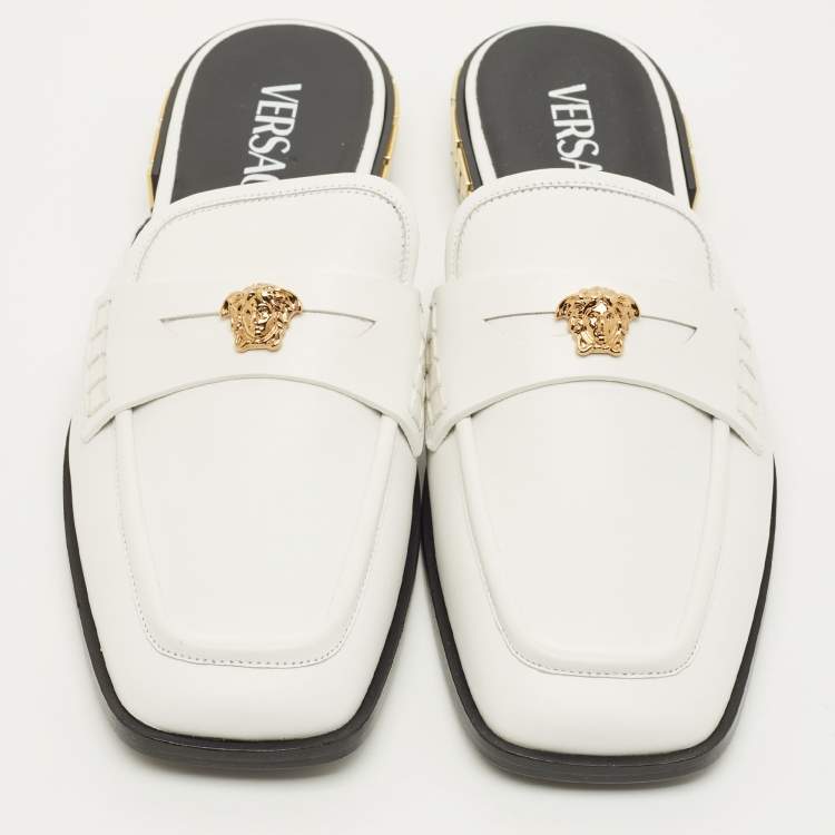 Pre Owned Versace La Medusa Size 37 White Leather Square Toe Flat Mules