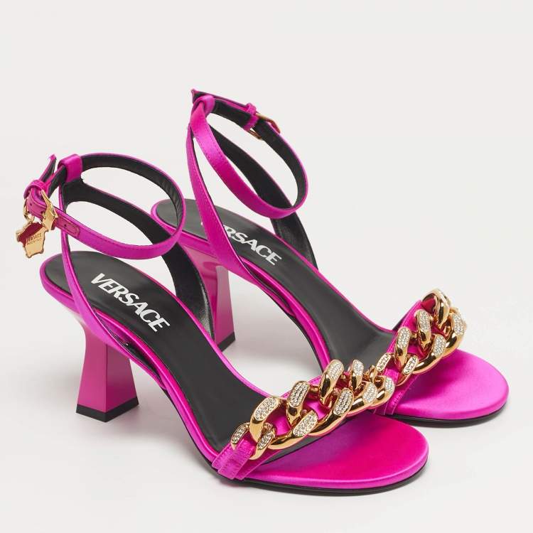 مملوكة مسبقًا Versace Medusa Chain Size 36 Pink Satin Ankle Strap Sandals