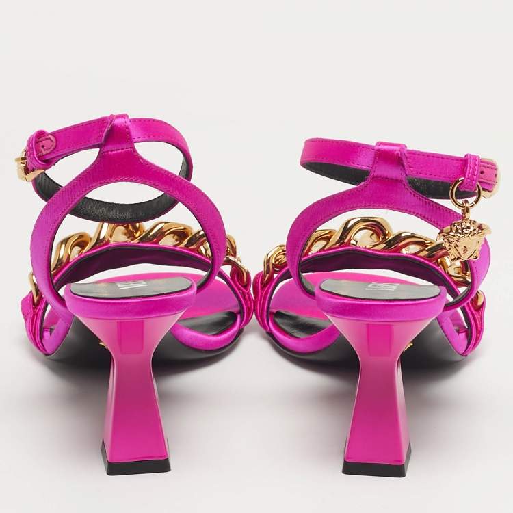  مملوكة مسبقًا Versace Medusa Chain Size 36 Pink Satin Ankle Strap Sandals