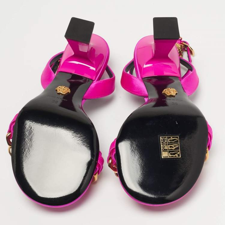 مملوكة مسبقًا Versace Medusa Chain Size 36 Pink Satin Ankle Strap Sandals