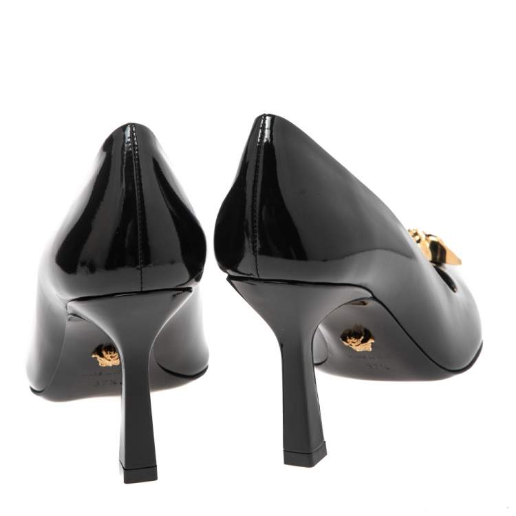 مملوكة مسبقًا Versace Black Patent Leather Medusa Decollete Pointed Toe Pumps Size 37.5